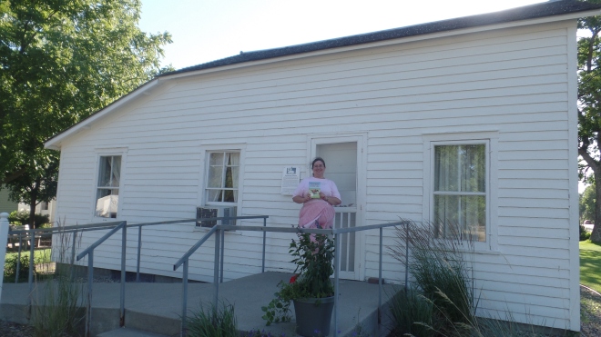 Sarah Uthoff in front of the Surveyors House