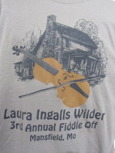 Fiddle t-shirt close up